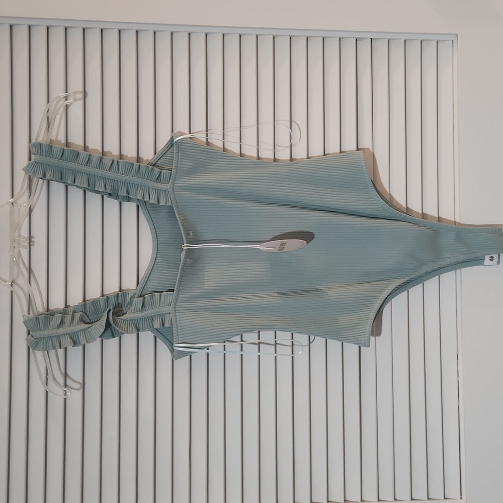 *NWT* Ruffle body suit - Picture 2 of 4